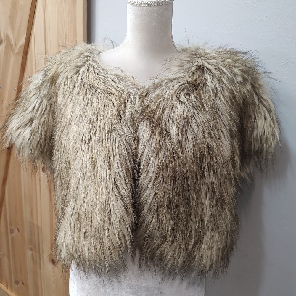 Prom Wedding Faux Fur Wrap Stole Large Tan Beige Satin Lined One Closure J Lo